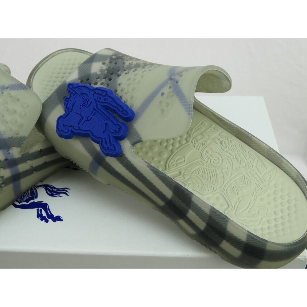 BURBERRY STINGRAY GRAY RUBBER CHECK WITH CHARM LOGO SANDALS SLIDES 8 41 ITALY - Picture 11 of 16